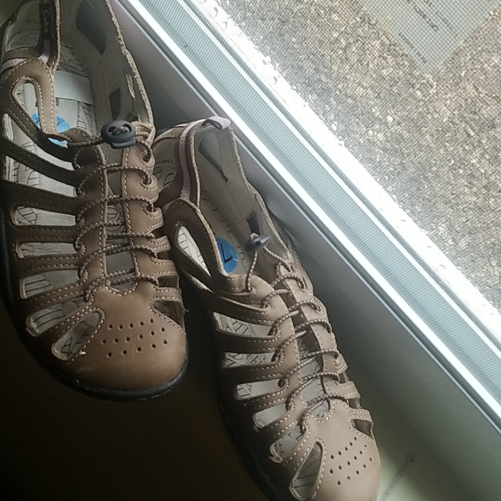 Jambu Walking Shoes in Brown